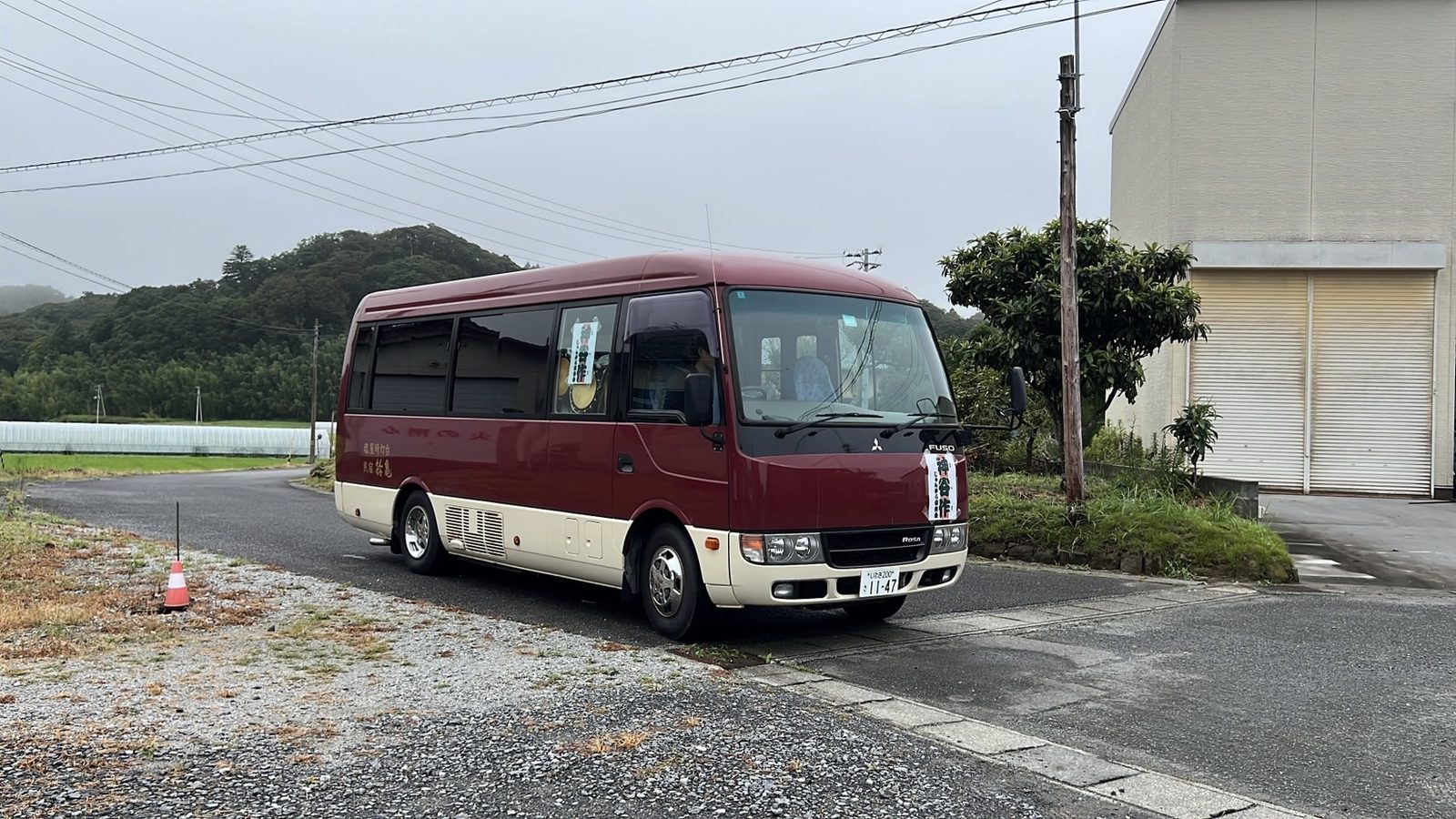 奉納先へ向かう保存会の送迎バス